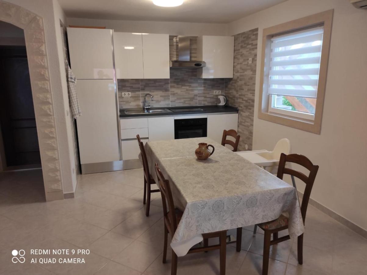 Apartments Marko Sutivan Insel Brac Exterior foto