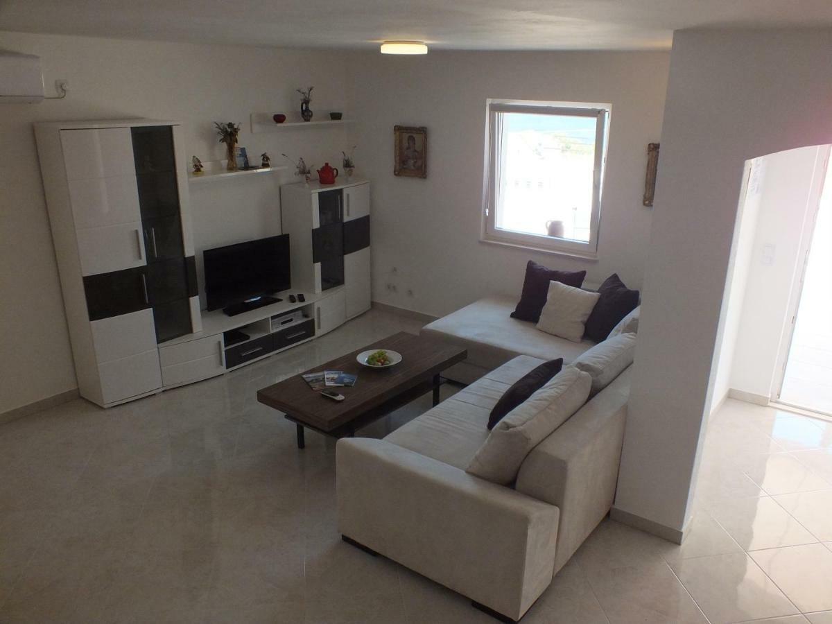 Apartments Marko Sutivan Insel Brac Exterior foto