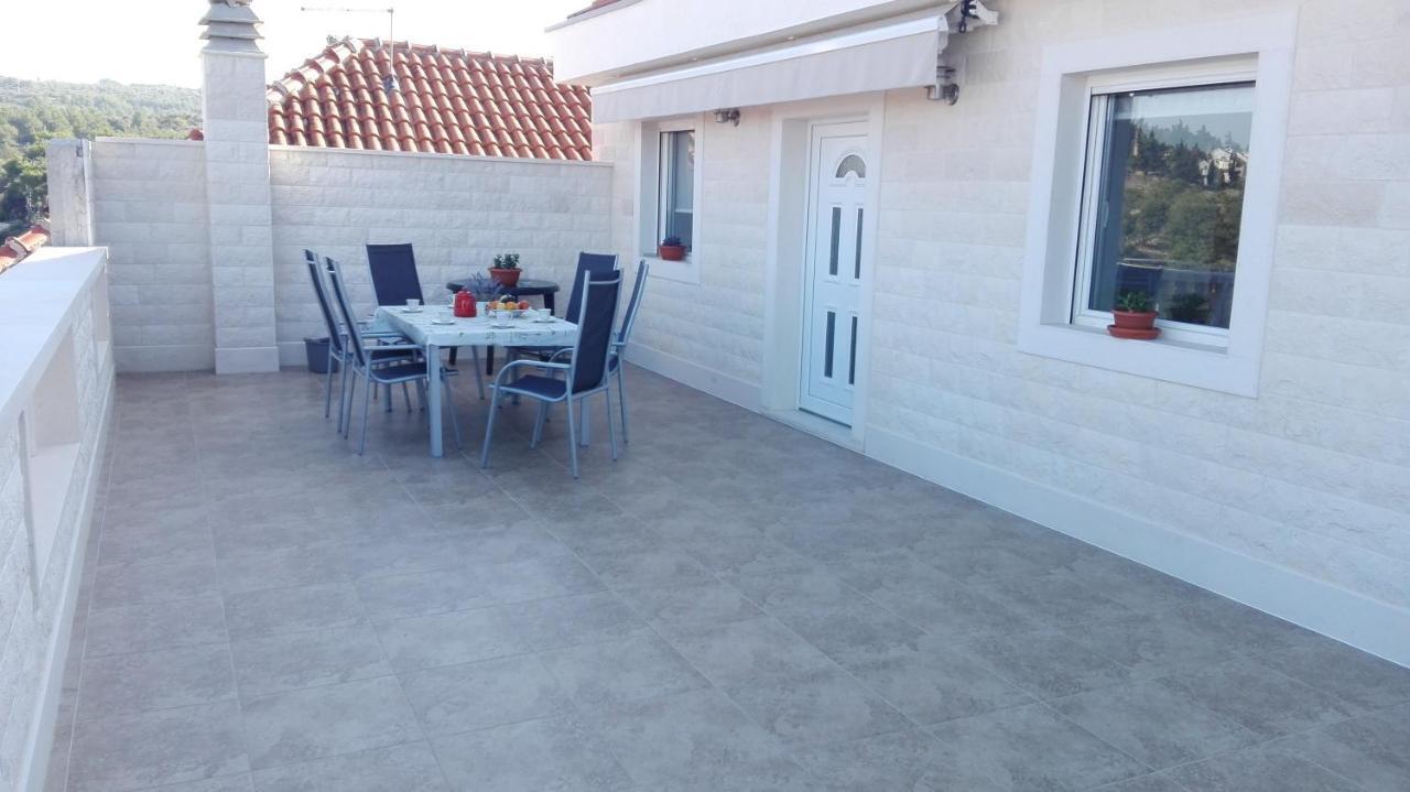 Apartments Marko Sutivan Insel Brac Exterior foto